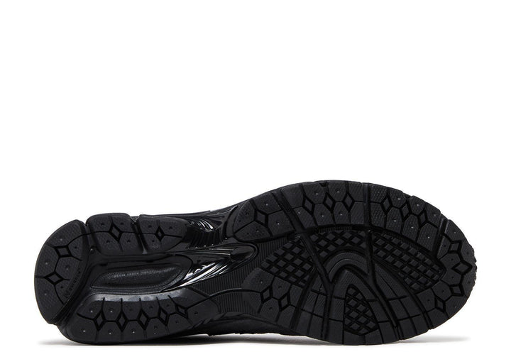 New Balance 2002R Gore-Tex Charcoal - SleekGait