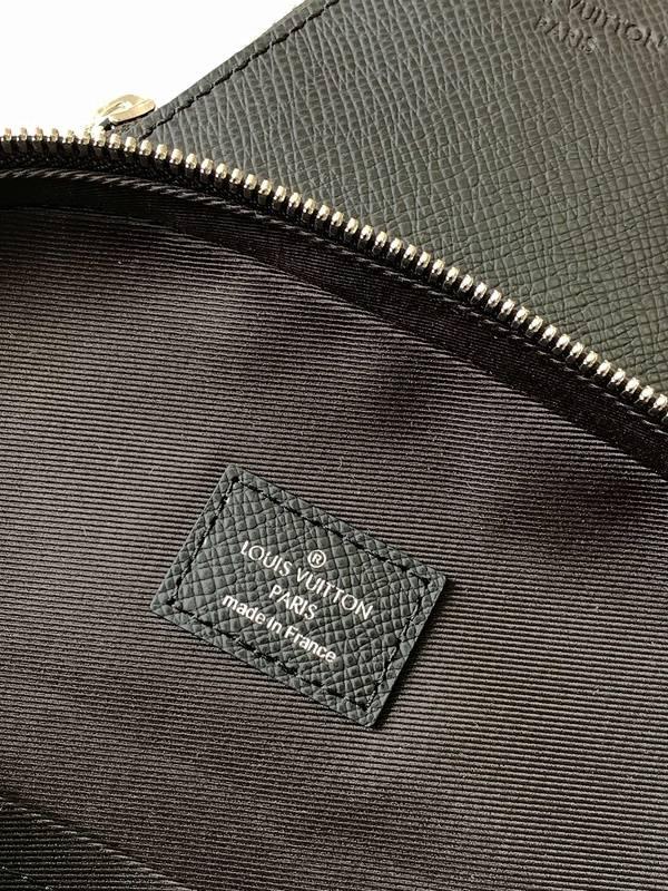 Louis Vuitton Avenue sling leather bag