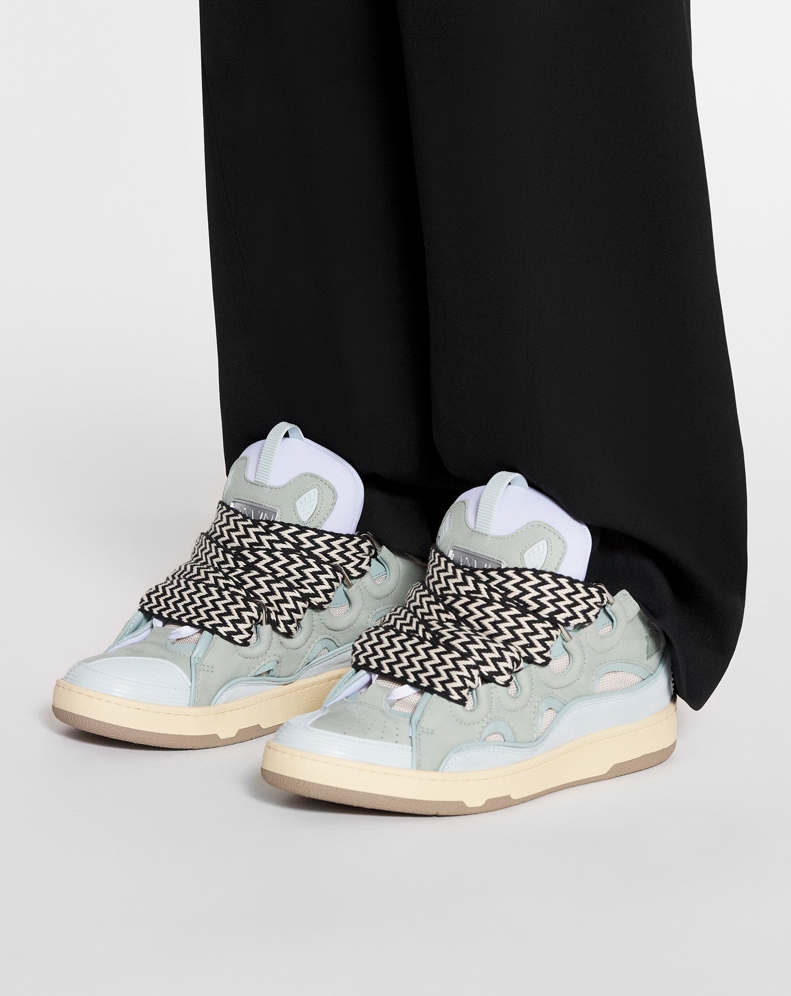 LEATHER CURB SNEAKERS