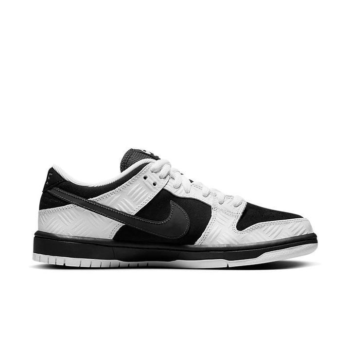 Nike SB Dunk Low TIGHTBOOTH - SleekGait