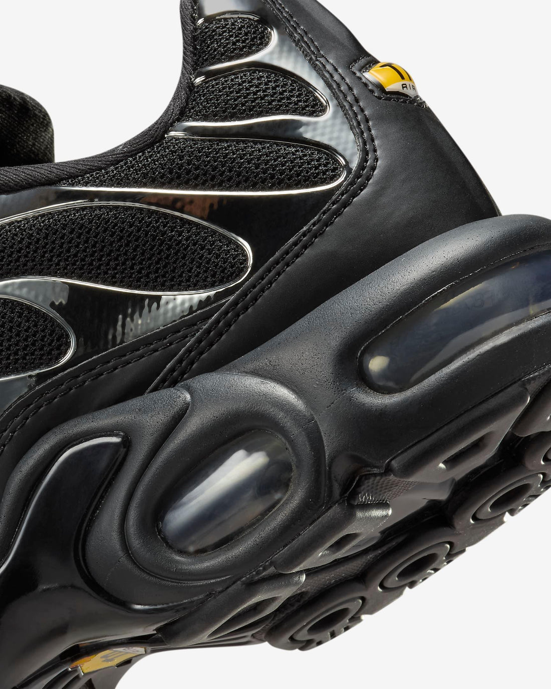 Nike Air Max Plus SE 'Black Chrome' - SleekGait