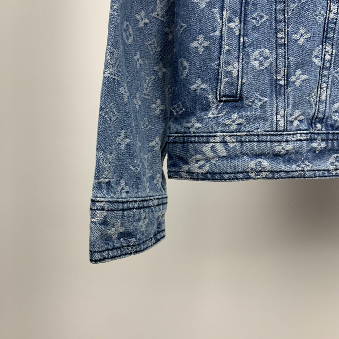 LOUIS VUITTON - JACKET - SleekGait