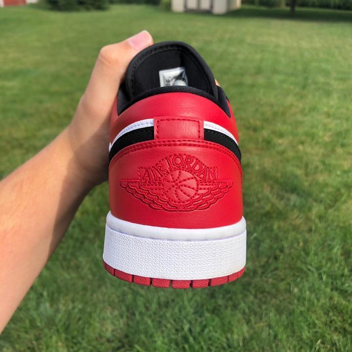 NIKE - AIR JORDAN 1 - SleekGait