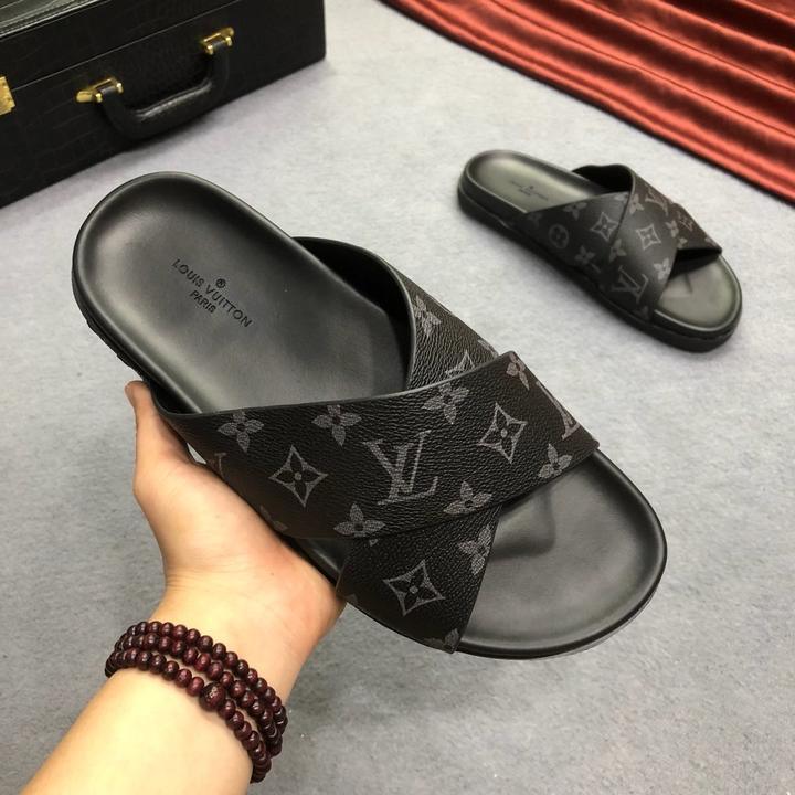 LOUIS VUITTON - PANTOUFLES HOMME - SleekGait