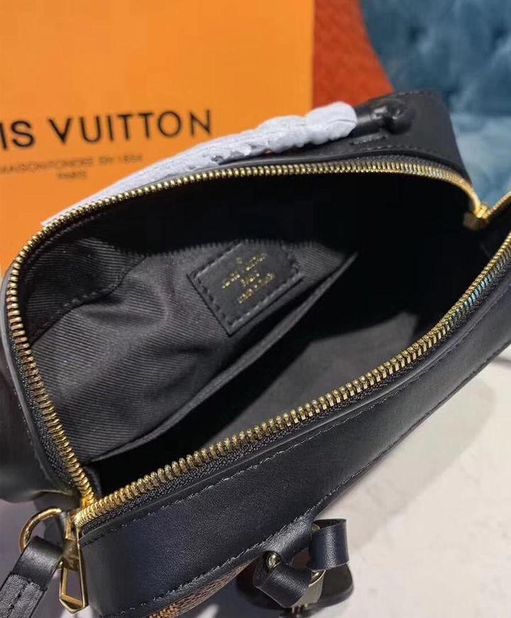 LOUIS VUITTON - SAC À BANDOULIÈRE - SleekGait