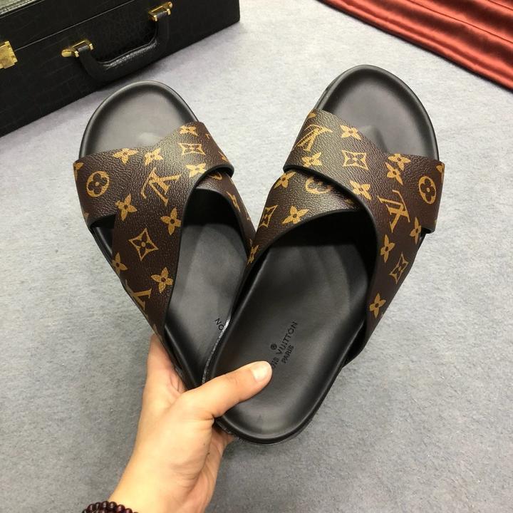 LOUIS VUITTON - PANTOUFLES HOMME - SleekGait