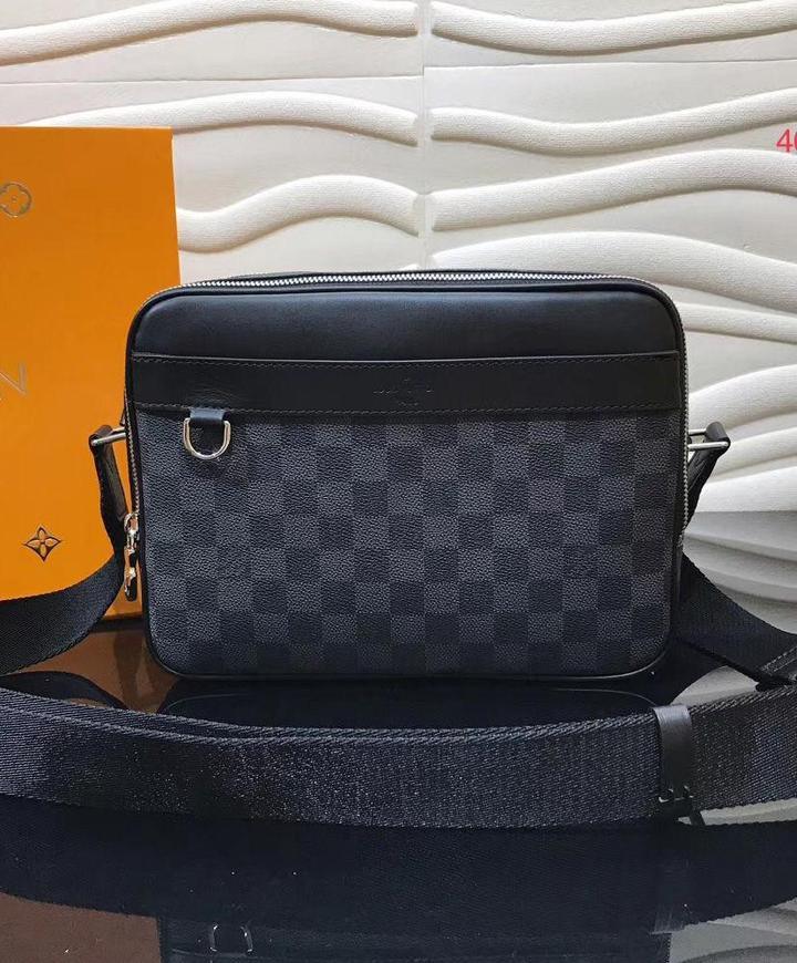 LOUIS VUITTON - MESSENGER BAG - SleekGait