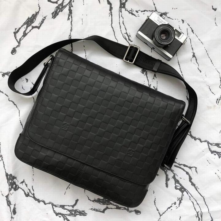 LOUIS VUITTON - SHOULDER BAG - SleekGait