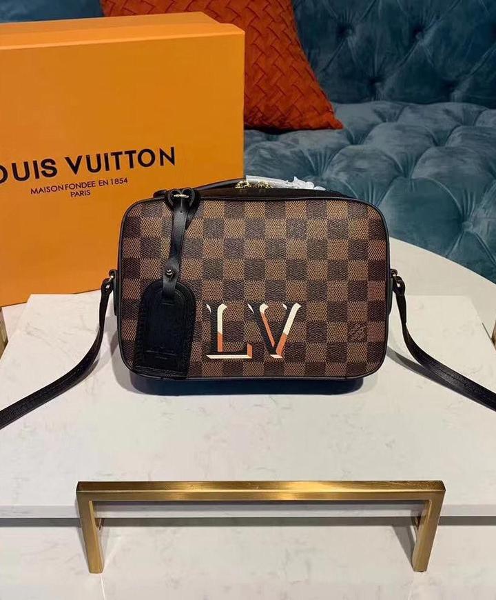 LOUIS VUITTON - SAC À BANDOULIÈRE - SleekGait