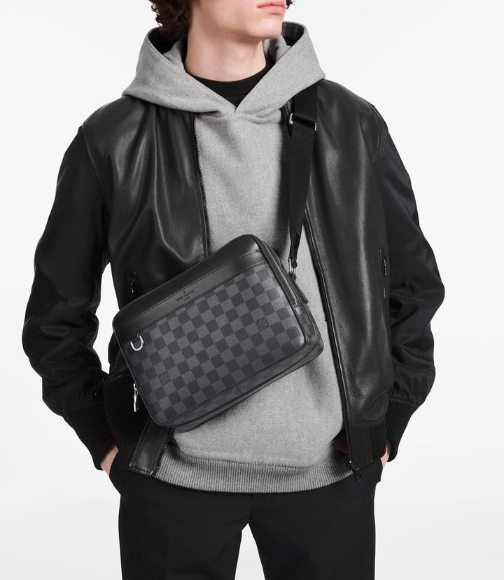 LOUIS VUITTON - MESSENGER BAG - SleekGait