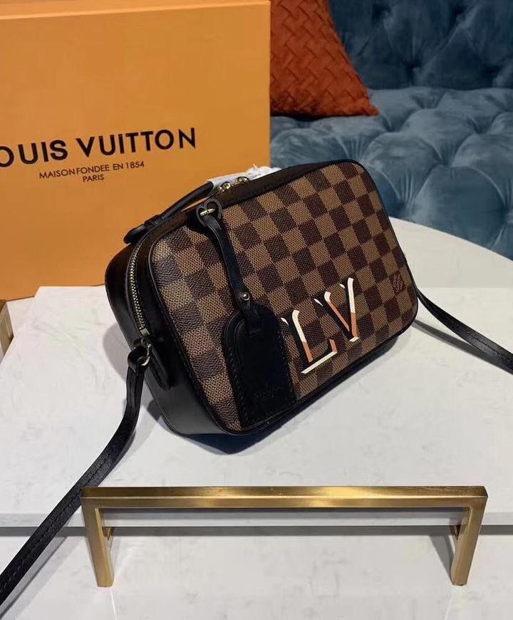 LOUIS VUITTON - SAC À BANDOULIÈRE - SleekGait